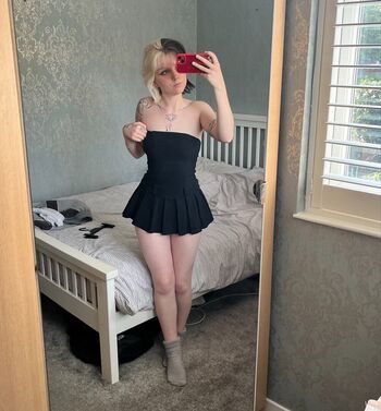 Full leaked Emzeeni private onlyfans photo