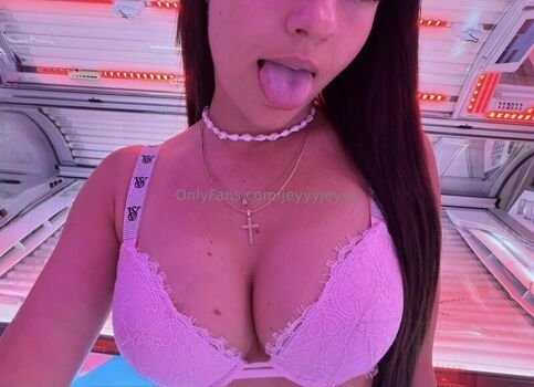 Full leaked Jeyyyjeyy private onlyfans photo