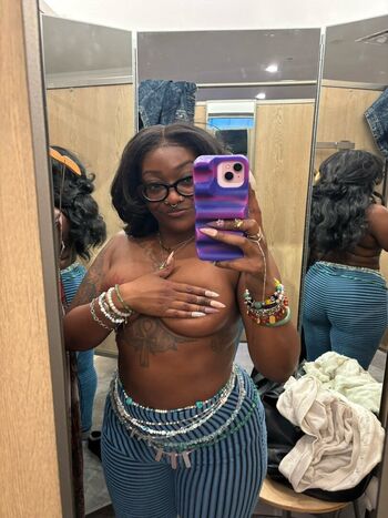 Full leaked Pieseesmoon private onlyfans photo