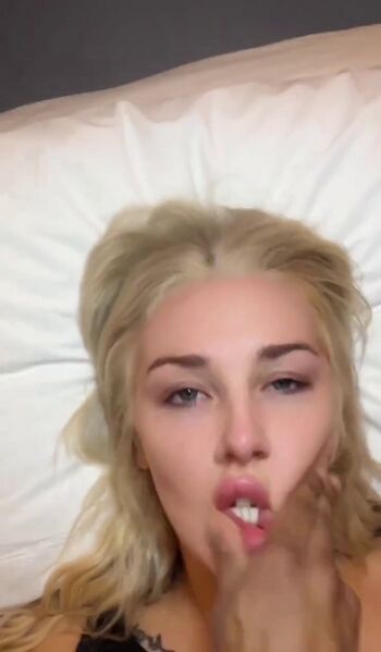 Full leaked Xeniablondi private onlyfans photo
