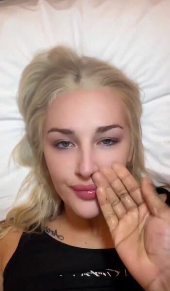 Full leaked Xeniablondi private onlyfans photo